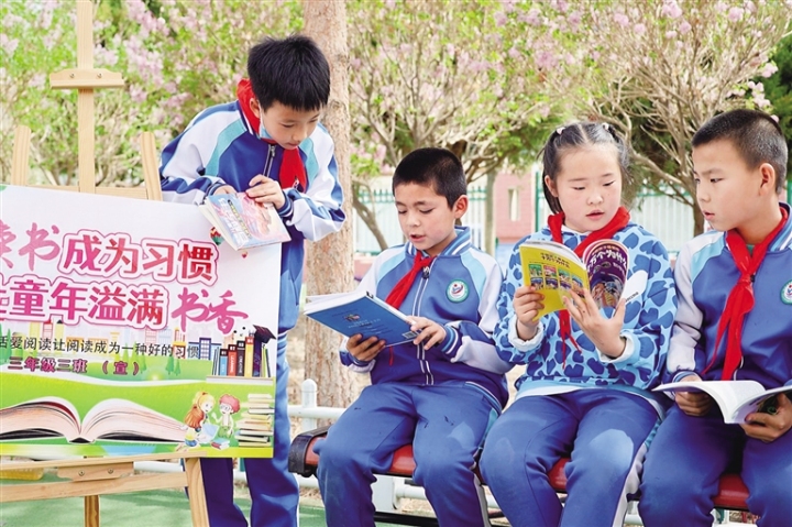   ��ʱ�����ж��ؽֵ�һСѧ�ٰ���齻���ʹ��⼯�л�������� ��